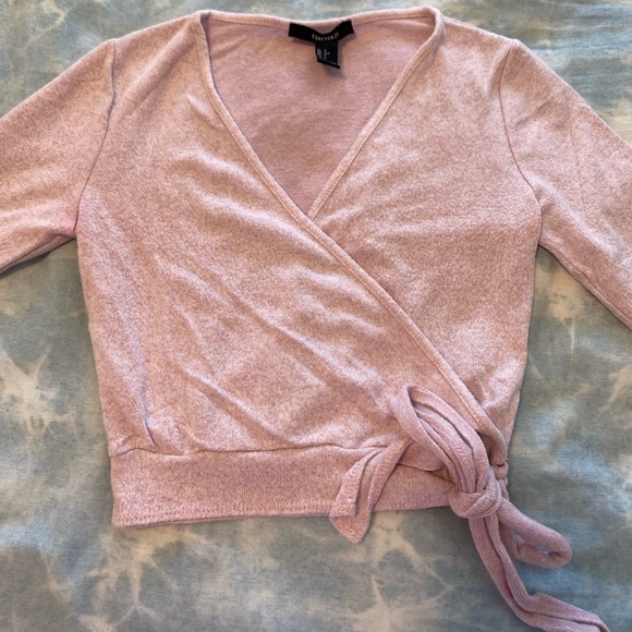 Forever 21 wrap top 🥰💕 - Picture 1 of 3